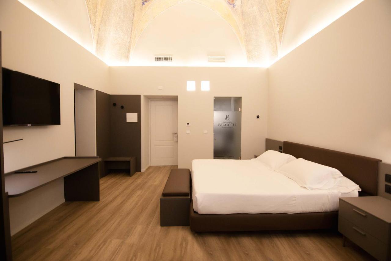 Palazzo Bellocchi - Suites & Apartments บรินดิซิ ภายนอก รูปภาพ