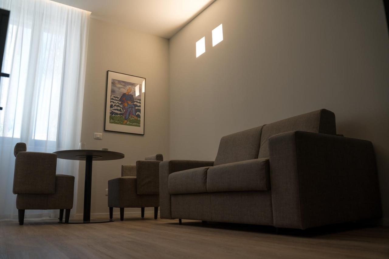 Palazzo Bellocchi - Suites & Apartments บรินดิซิ ภายนอก รูปภาพ