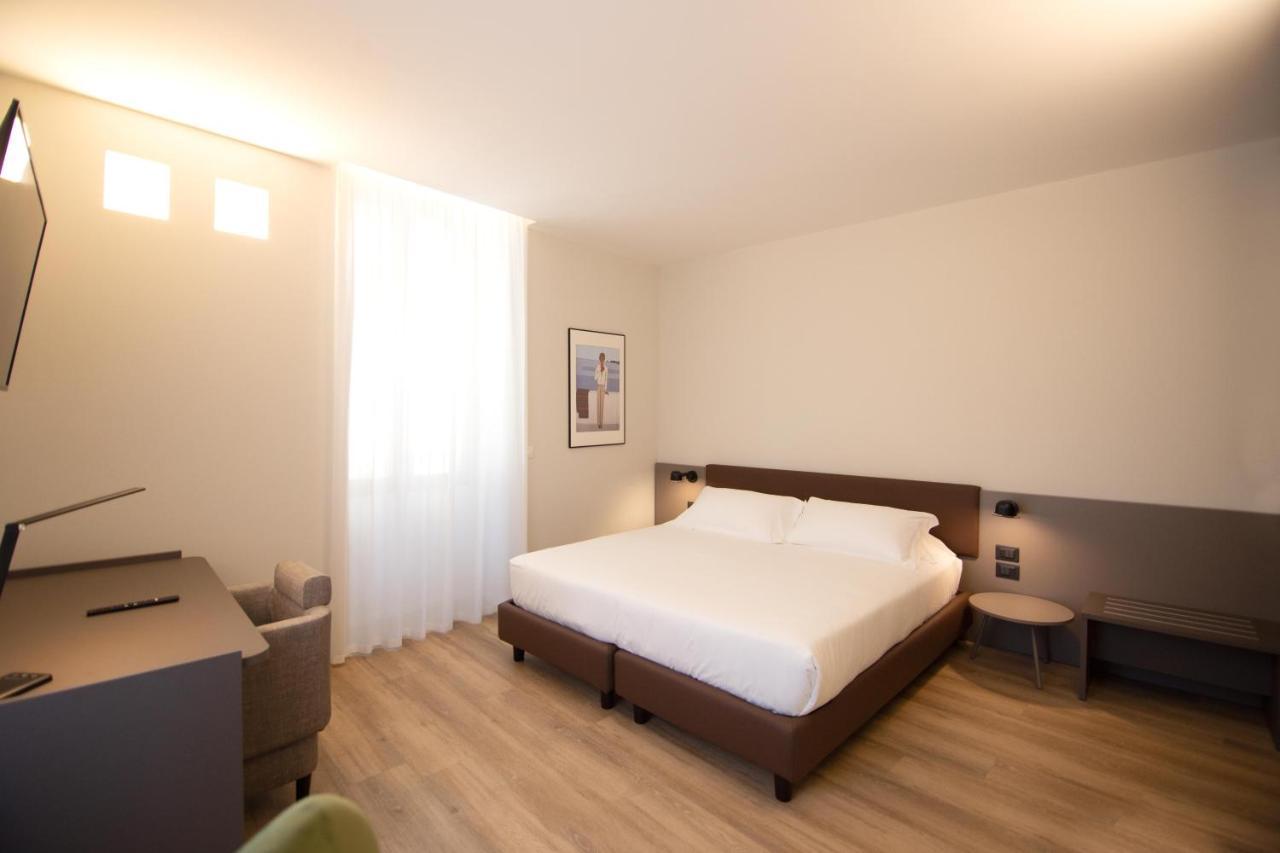 Palazzo Bellocchi - Suites & Apartments บรินดิซิ ภายนอก รูปภาพ