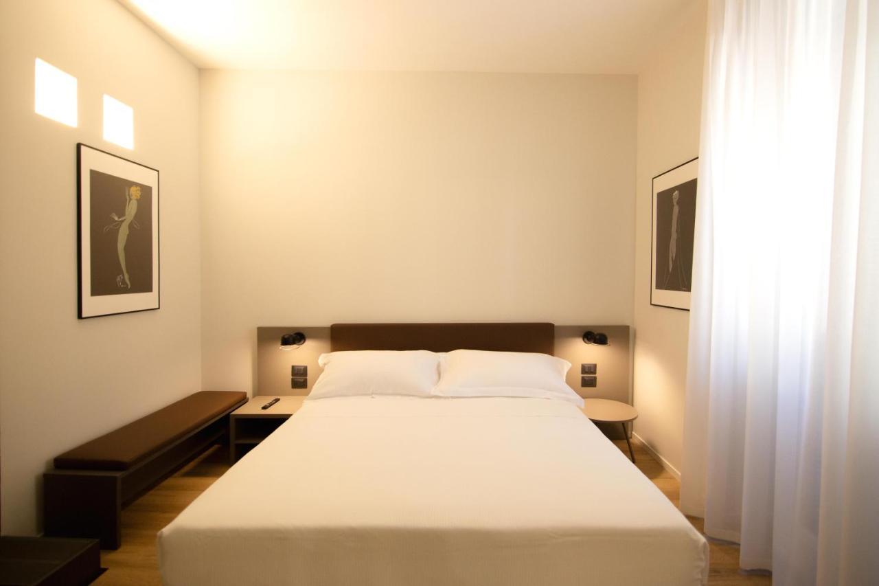 Palazzo Bellocchi - Suites & Apartments บรินดิซิ ภายนอก รูปภาพ