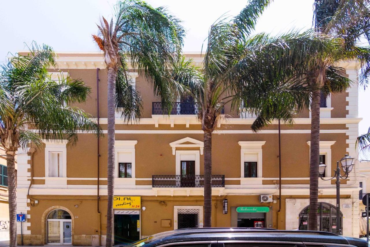Palazzo Bellocchi - Suites & Apartments บรินดิซิ ภายนอก รูปภาพ