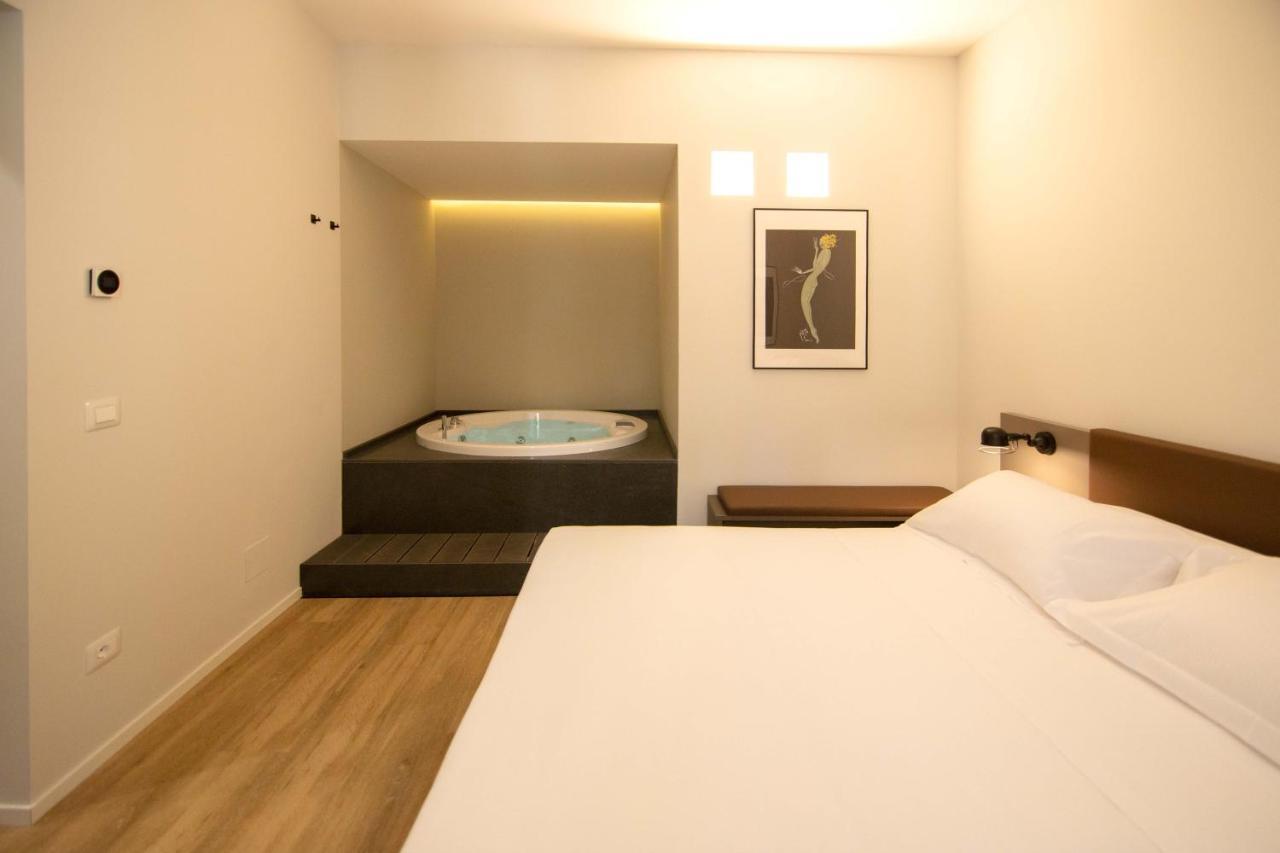 Palazzo Bellocchi - Suites & Apartments บรินดิซิ ภายนอก รูปภาพ