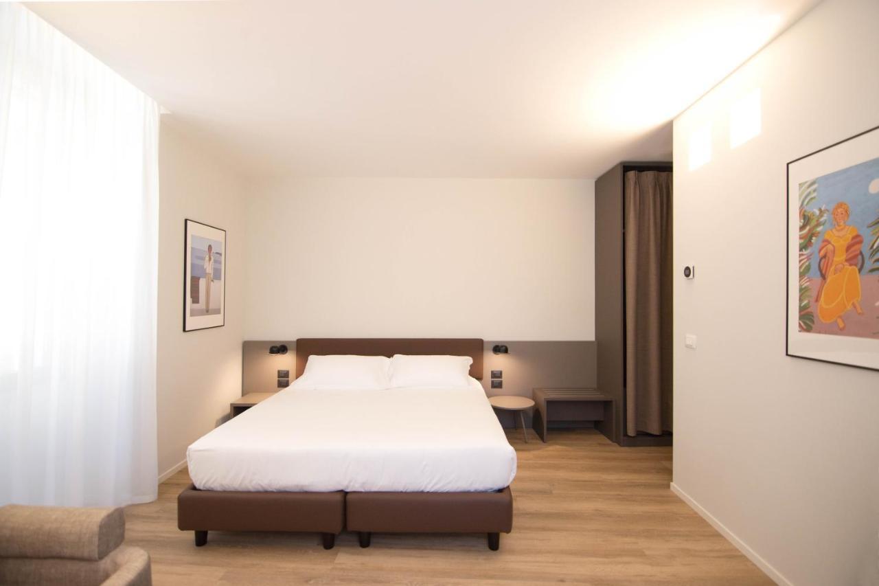 Palazzo Bellocchi - Suites & Apartments บรินดิซิ ภายนอก รูปภาพ