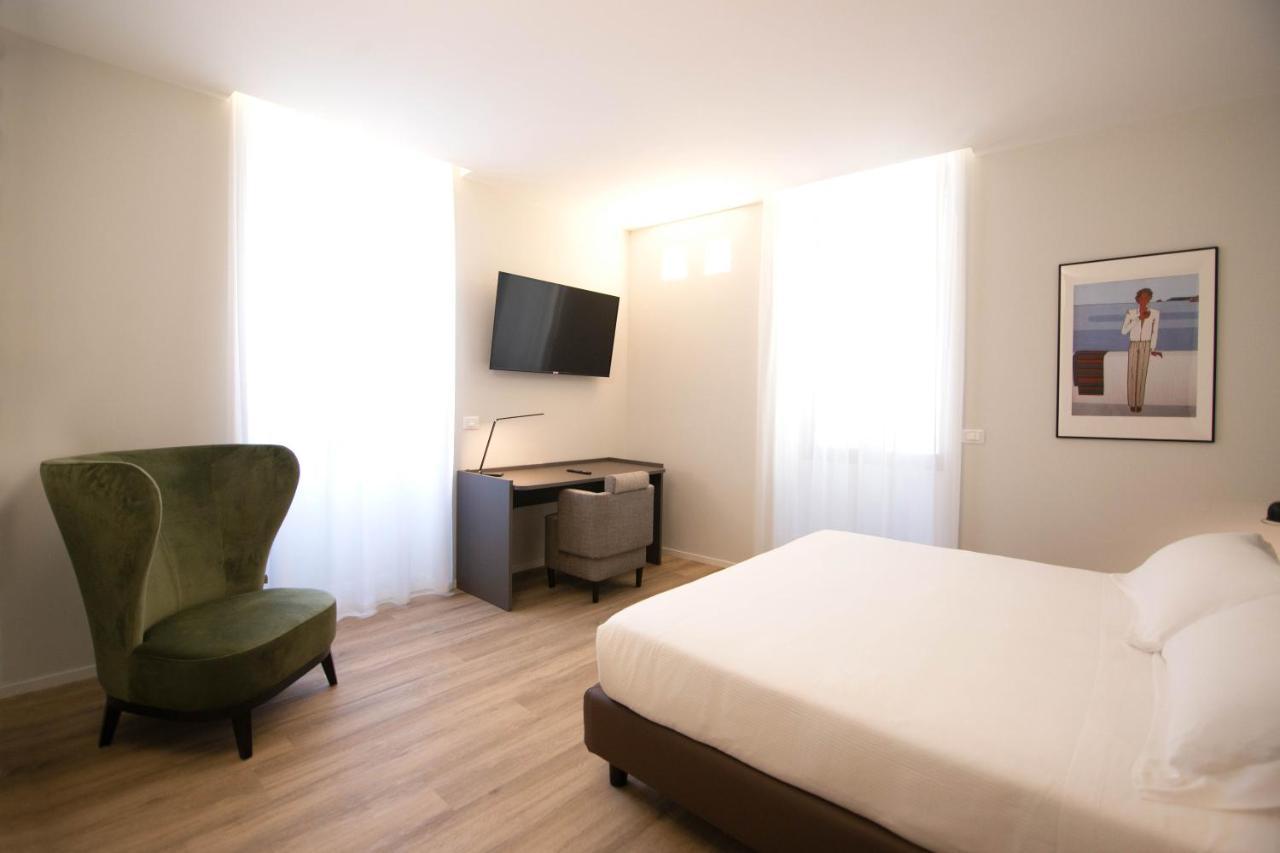 Palazzo Bellocchi - Suites & Apartments บรินดิซิ ภายนอก รูปภาพ