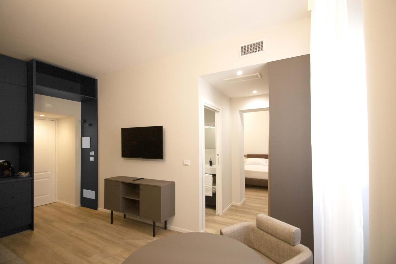 Palazzo Bellocchi - Suites & Apartments บรินดิซิ ภายนอก รูปภาพ