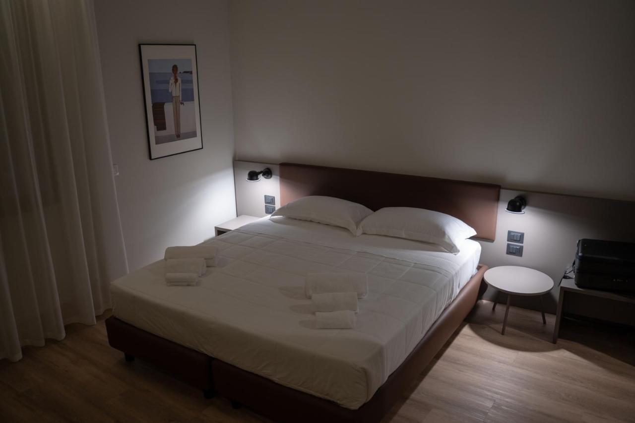 Palazzo Bellocchi - Suites & Apartments บรินดิซิ ภายนอก รูปภาพ