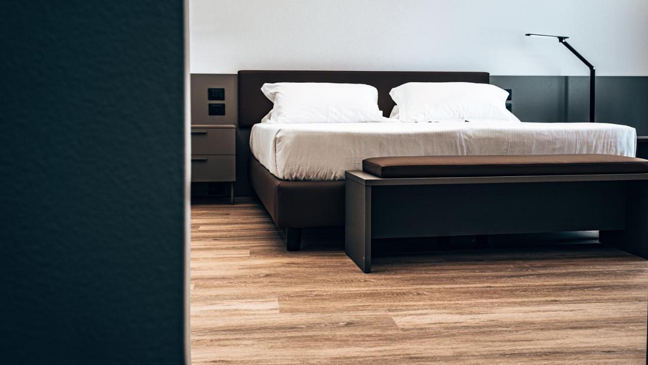 Palazzo Bellocchi - Suites & Apartments บรินดิซิ ภายนอก รูปภาพ