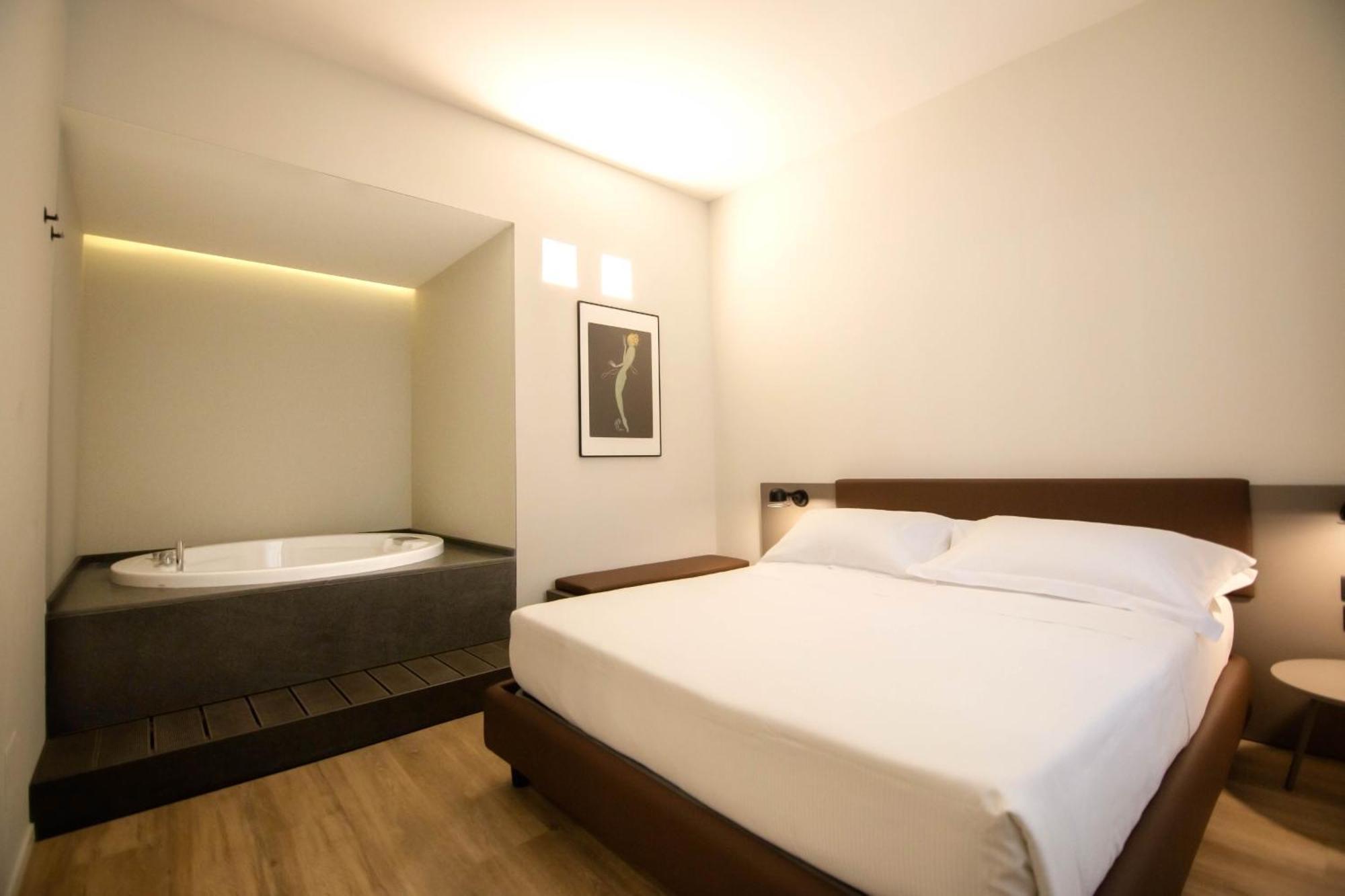 Palazzo Bellocchi - Suites & Apartments บรินดิซิ ห้อง รูปภาพ